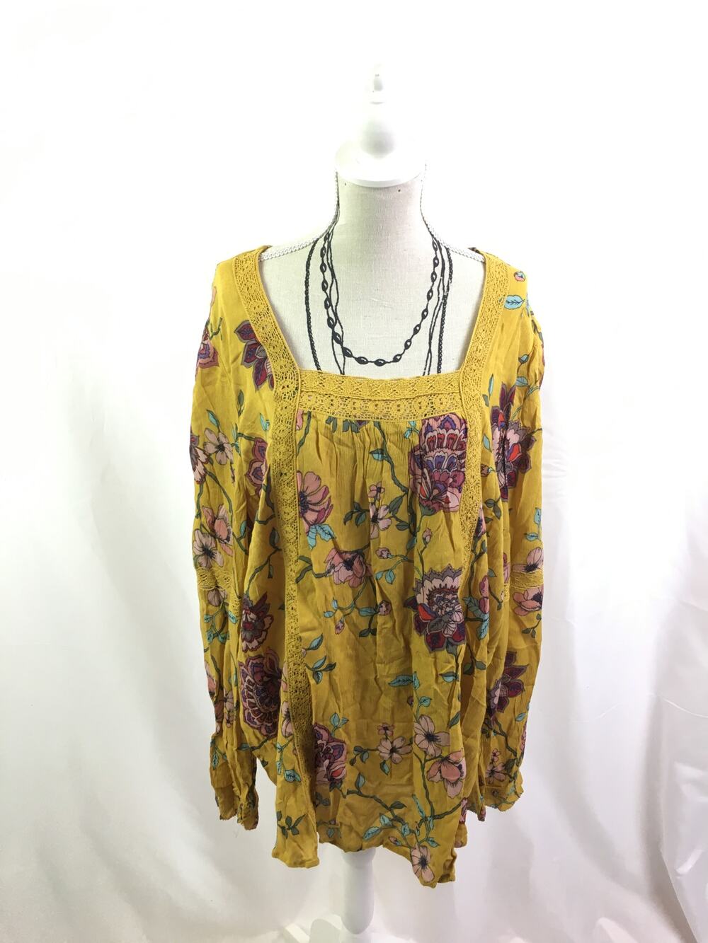 St. John's Bay Blouse Yellow Floral Medium
